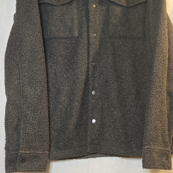 Vuori Men's Dark Green Sherpa Shirt Jacket - Picture 3 of 6